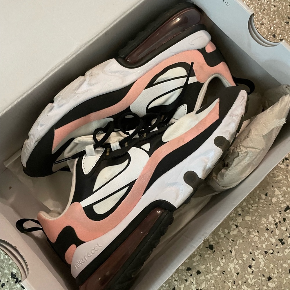 Women’s Nike Air Max 270 React Sneakers Pink and Black size 7.5 - Picture 2 of 7